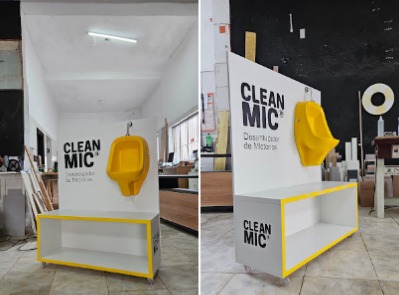 Expositor comercial branco e amarelo fotografado na oficina